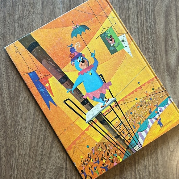 Vintage 1961 Hanna-Barbara’s “Yogi Bear” A Big Golden Book Hardback Children’s - Picture 2 of 13